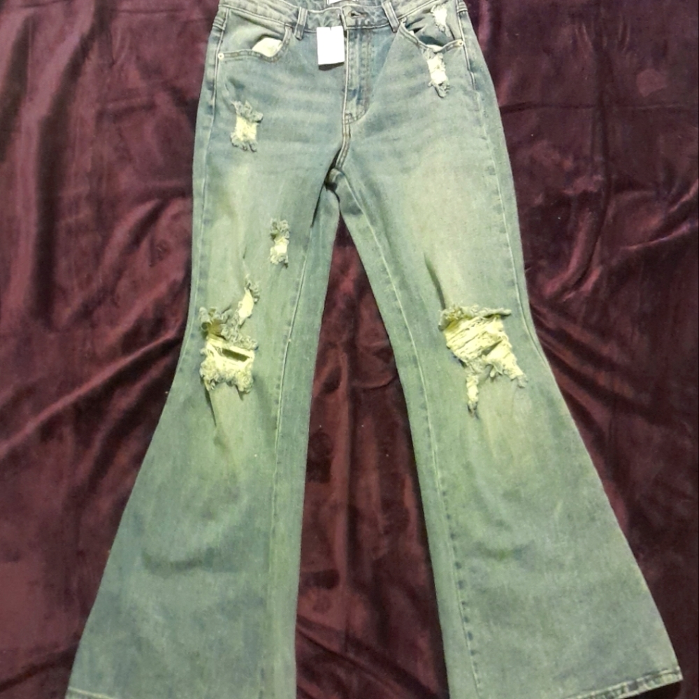 Women's ripped flare jeans size 5 NEVER BEEN WORN